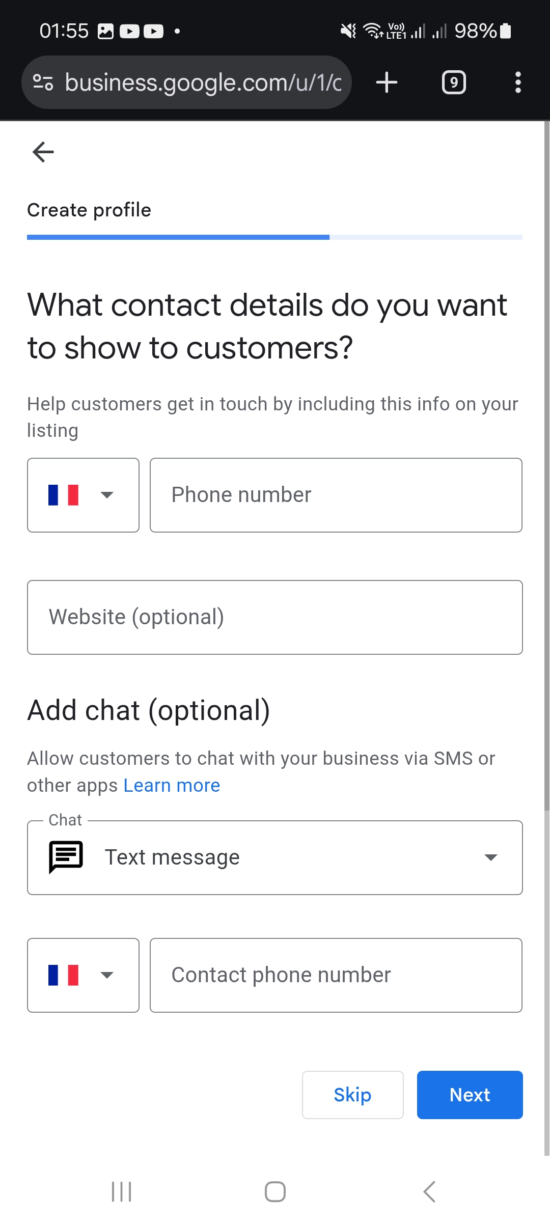 Renseignez « Phone number » et « Website », puis cliquez sur « Next ». Les champs « Add chat » sont facultatifs.